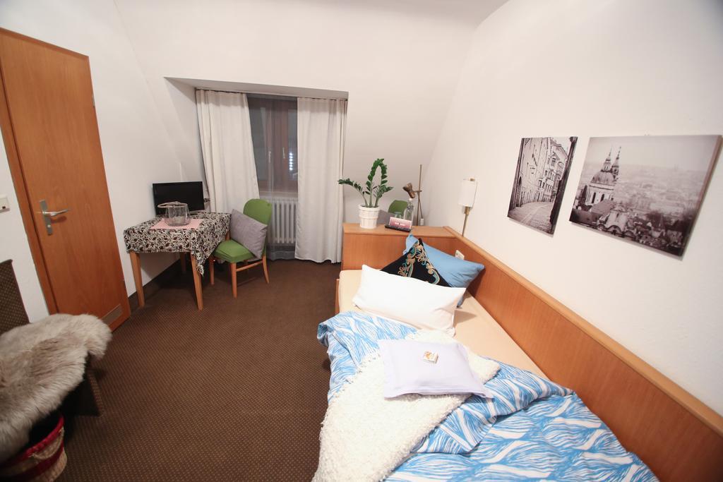 Hotel Barbarossa Garni Вюрцбург Экстерьер фото